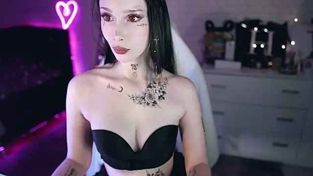 Snapshot of _Uindi_ chatting on 01.30.25  Uindi  online show from 01.30.25