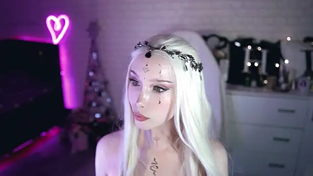 Snapshot of _Uindi_ chatting on 02.06.25  Uindi  online show from 02.06.25