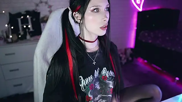 Snapshot of _Uindi_ chatting on 03.10.25  Uindi  online show from 03.10.25