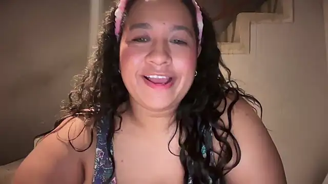 Snapshot of Big_boobs_lau_ chatting on 10.04.25 Big boobs lau online show from 10.04.25