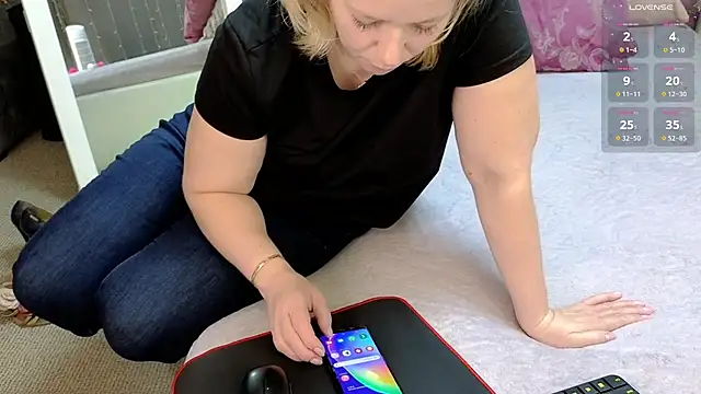 Snapshot of Lorabigass chatting on 01.17.25 Lorabigass online show from 01.17.25