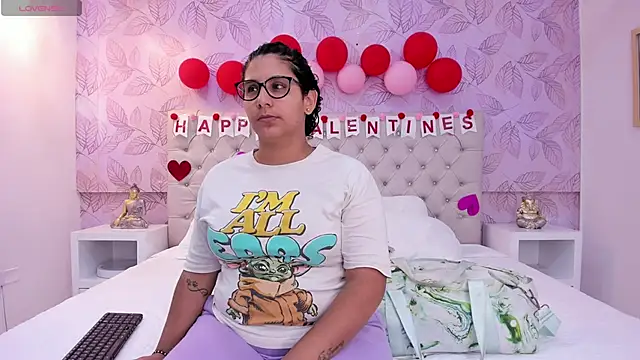 DanielleEvans  online show from 02.17.25