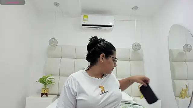 DanielleEvans  online show from 09.15.25