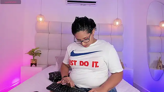 DanielleEvans  online show from 09.19.25