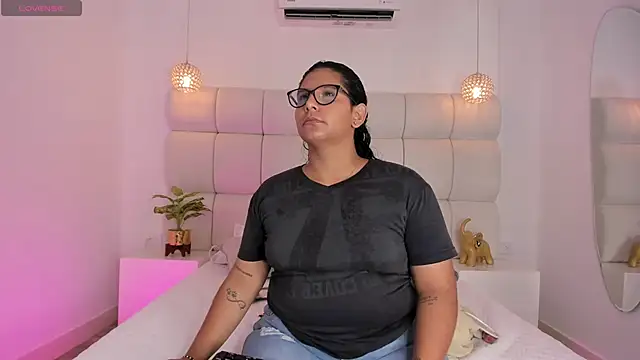 DanielleEvans  online show from 09.27.25