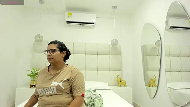 DanielleEvans  online show from 09.30.25