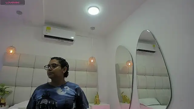 DanielleEvans  online show from 11.30.25