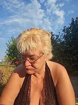 Snapshot of milfchantal4 chatting on 06.28.26 milfchantal4 online show from 06.28.26