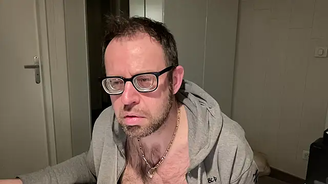 Snapshot of FABIOGLASSES chatting on 01.19.25 FABIOGLASSES online show from 01.19.25