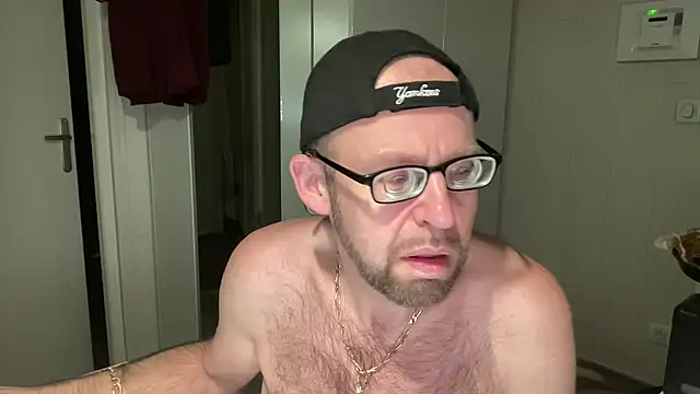 Snapshot of FABIOGLASSES chatting on 09.12.25 FABIOGLASSES online show from 09.12.25