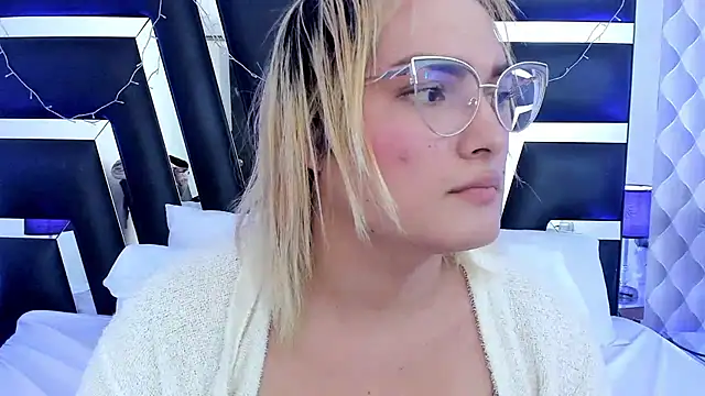 Snapshot of katya_kozlov chatting on 02.26.25 katya kozlov online show from 02.26.25