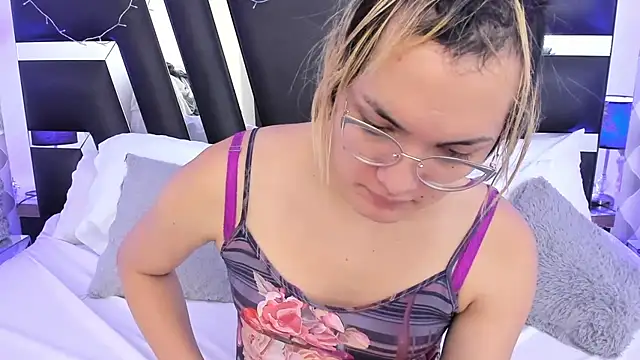 Snapshot of katya_kozlov chatting on 03.08.25 katya kozlov online show from 03.08.25