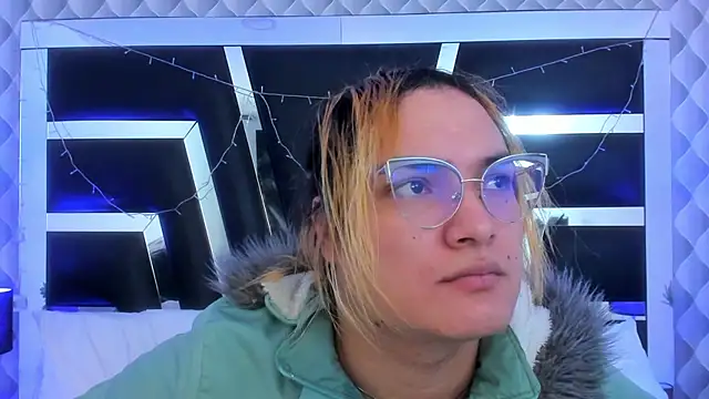 Snapshot of katya_kozlov chatting on 09.20.25 katya kozlov online show from 09.20.25