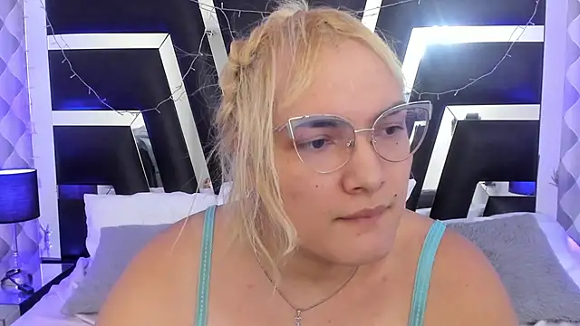 Snapshot of katya_kozlov chatting on 10.09.25 katya kozlov online show from 10.09.25