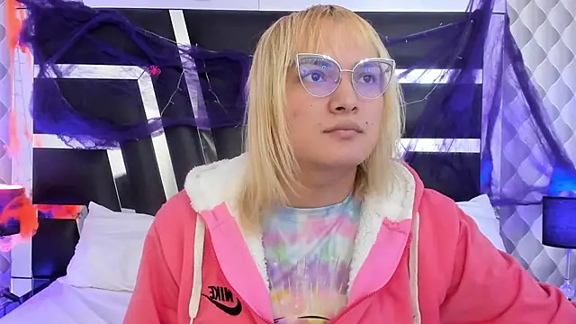 Snapshot of katya_kozlov chatting on 11.07.25 katya kozlov online show from 11.07.25