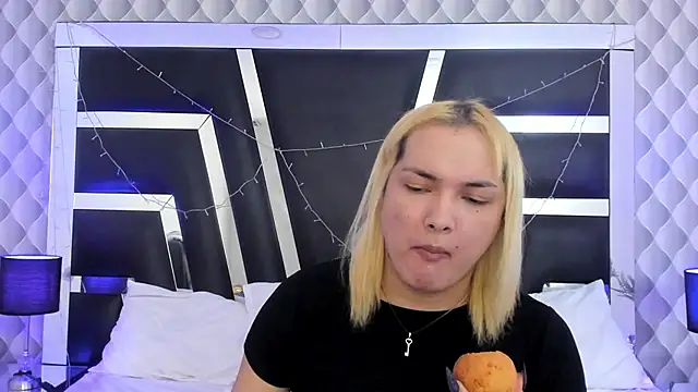 Snapshot of katya_kozlov chatting on 11.19.25 katya kozlov online show from 11.19.25