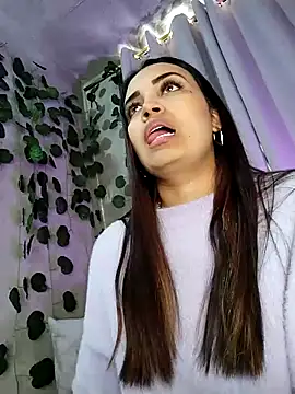 aisha es online show from 02.22.25