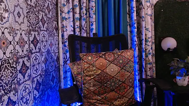 Snapshot of The_Divine_Love chatting on 04.19.26 The Divine Love online show from 04.19.26
