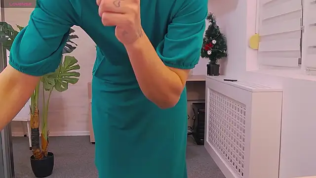 EllaMilf  online show from 12.29.24