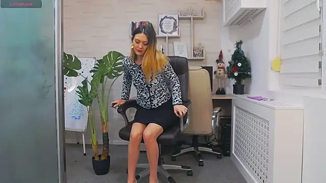 EllaMilf  online show from 01.05.25