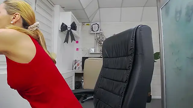 EllaMilf  online show from 10.29.25