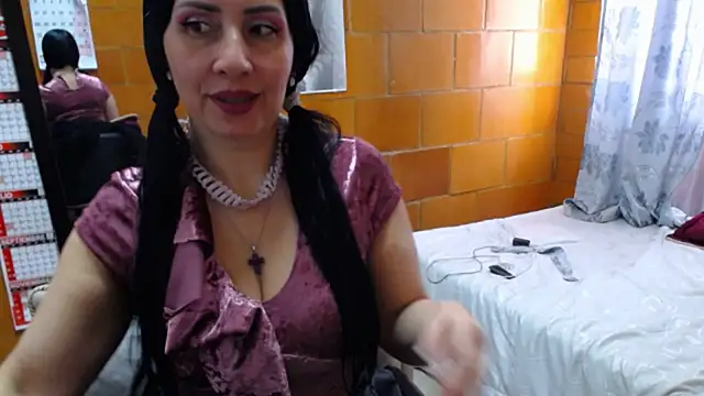 Snapshot of charlote_temple chatting on 06.26.26 charlote temple online show from 06.26.26