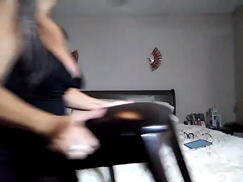 EvaRobinson online show from 02.14.25