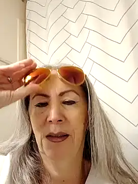 EvaRobinson online show from 02.17.25