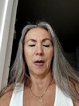 EvaRobinson online show from 02.19.25