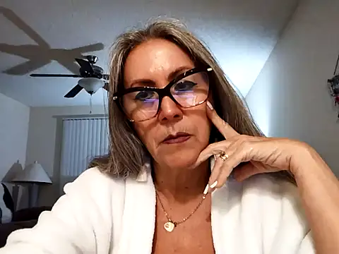 EvaRobinson online show from 02.25.25