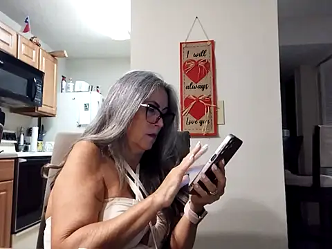 EvaRobinson online show from 02.28.25