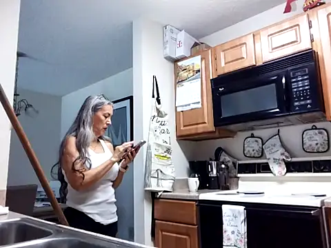 EvaRobinson online show from 03.06.25