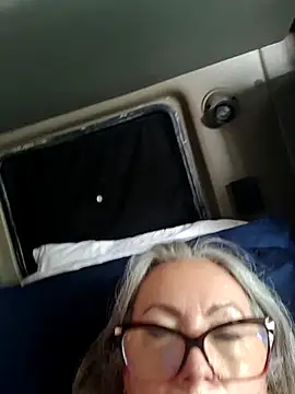 EvaRobinson online show from 03.10.25