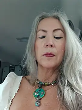 EvaRobinson online show from 09.12.25