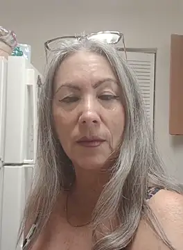 EvaRobinson online show from 09.25.25