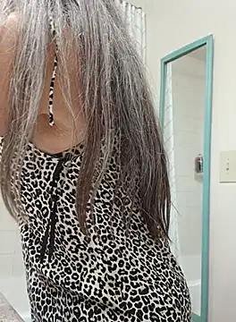 EvaRobinson online show from 10.13.25