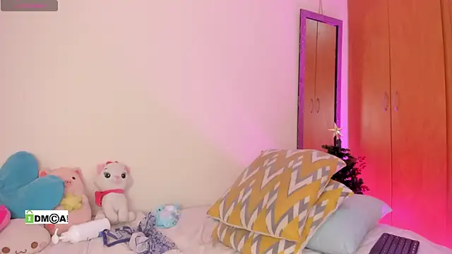 Snapshot of olivia__s chatting on 01.04.25 olivia s online show from 01.04.25