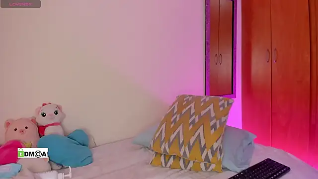 Snapshot of olivia__s chatting on 01.08.25 olivia s online show from 01.08.25