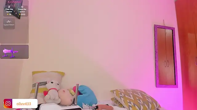 Snapshot of olivia__s chatting on 01.24.25 olivia s online show from 01.24.25