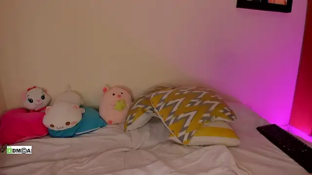 Snapshot of olivia__s chatting on 10.21.25 olivia s online show from 10.21.25