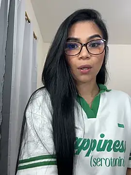 Snapshot of MauraGray chatting on 02.17.26 MauraGray online show from 02.17.26