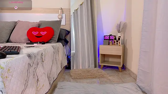 Snapshot of MauraGray chatting on 02.27.26 MauraGray online show from 02.27.26