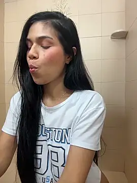 Snapshot of MauraGray chatting on 03.13.26 MauraGray online show from 03.13.26