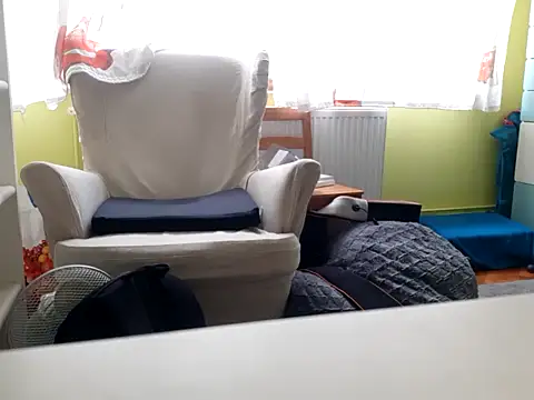 Snapshot of feathersify chatting on 09.10.25 feathersify online show from 09.10.25