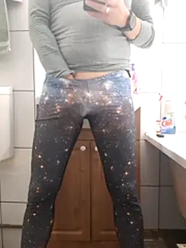 Snapshot of feathersify chatting on 11.03.25 feathersify online show from 11.03.25