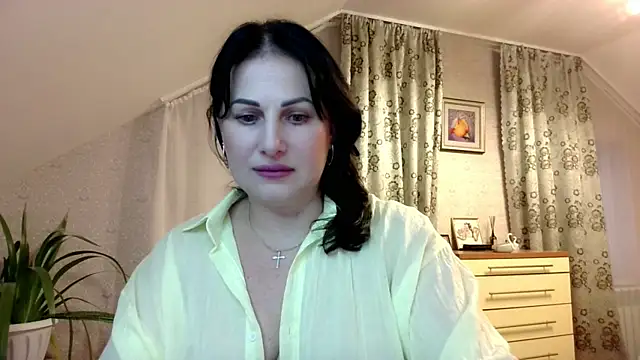 Snapshot of _sarairiti chatting on 10.12.25 sarairiti online show from 10.12.25