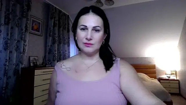 Snapshot of _sarairiti chatting on 11.25.25 sarairiti online show from 11.25.25