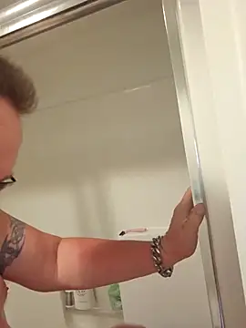 Snapshot of Littledick007007 chatting on 12.04.25 Littledick007007 online show from 12.04.25