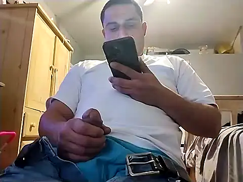 Snapshot of thickcocklatino chatting on 12.19.25 thickcocklatino online show from 12.19.25