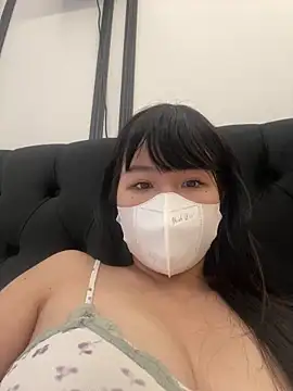 Snapshot of Onee-Chew chatting on 12.19.25 Onee-Chew online show from 12.19.25